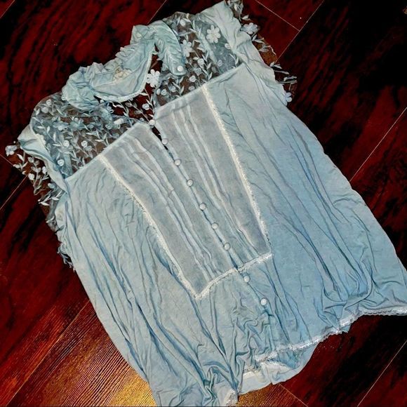 NWOT{POL} sage Lace & embroidered top - Picture 7 of 13